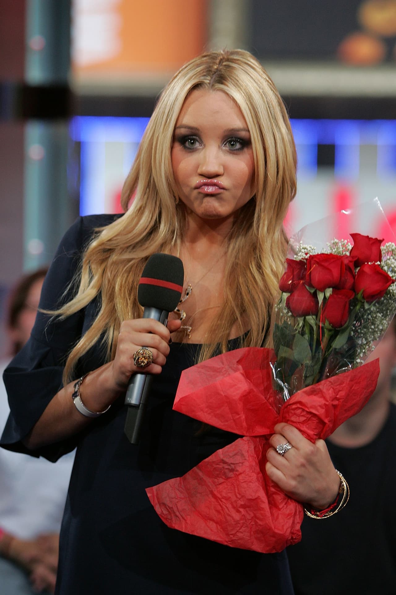 La actriz dijo que verse a sí misma caracterizada como hombre, con cabello corto y patillas fue “una experiencia muy extraña y fuera de sí. Realmente fue una bofetada”.
<br>