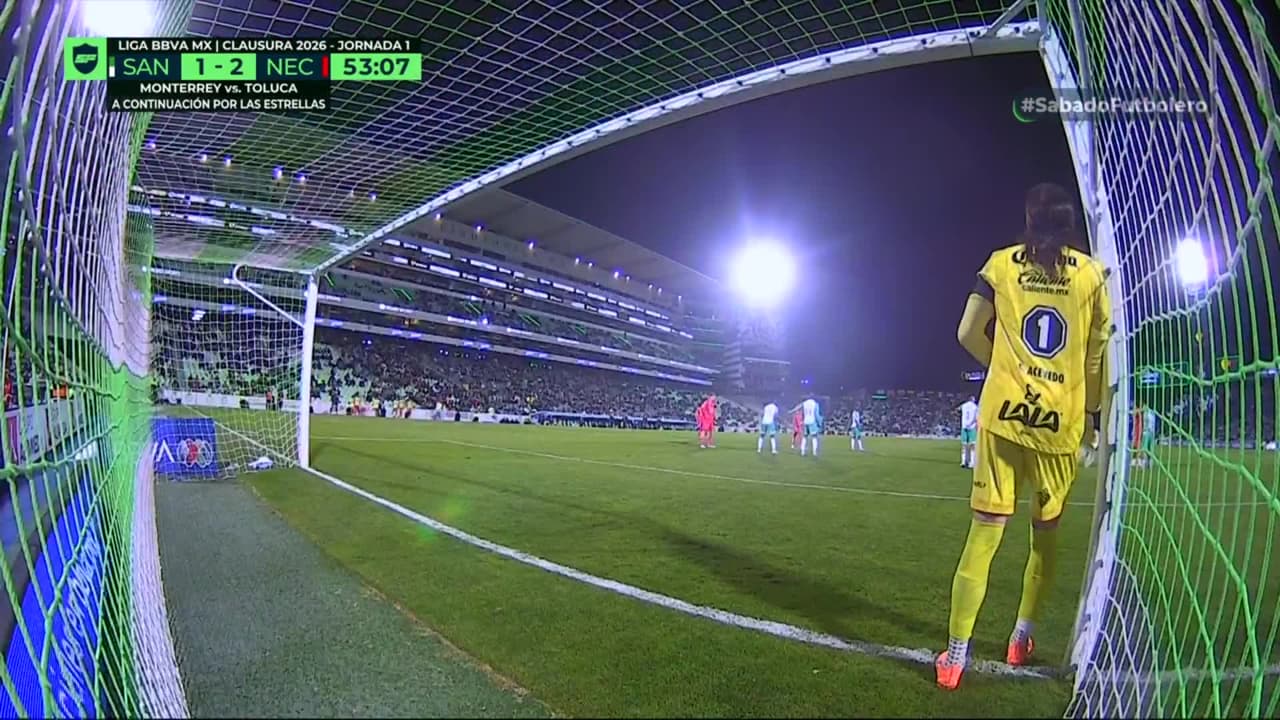 ¡Expulsión! El árbitro saca la roja directa a Javier Abella.