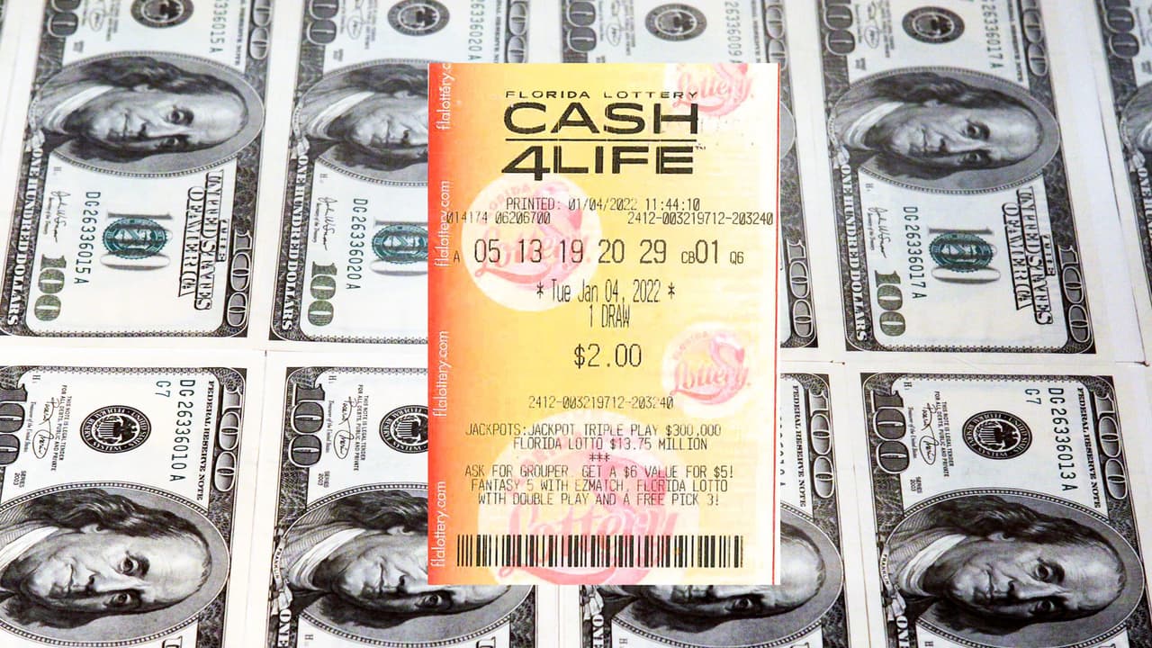 Justo a la edad de retiro gana 1,000 dólares a la semana de por vida con la Lotería de Florida