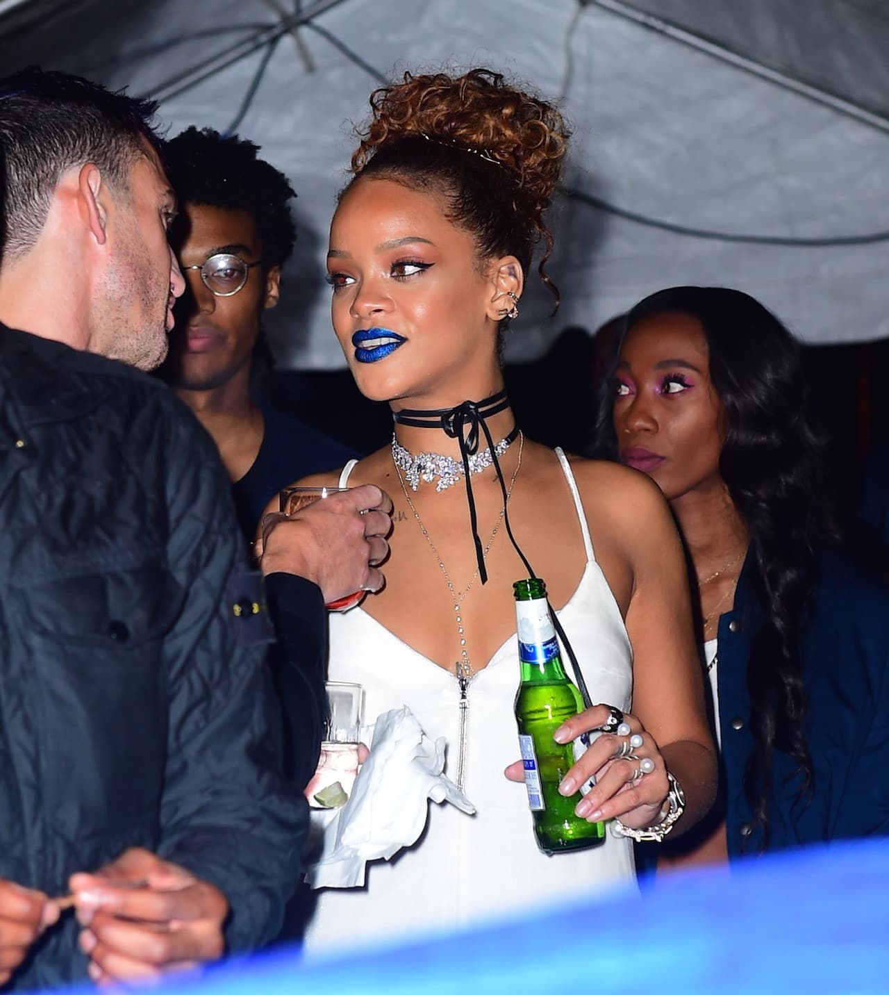 Todo el mundo quería pasar un momento con Rihanna.