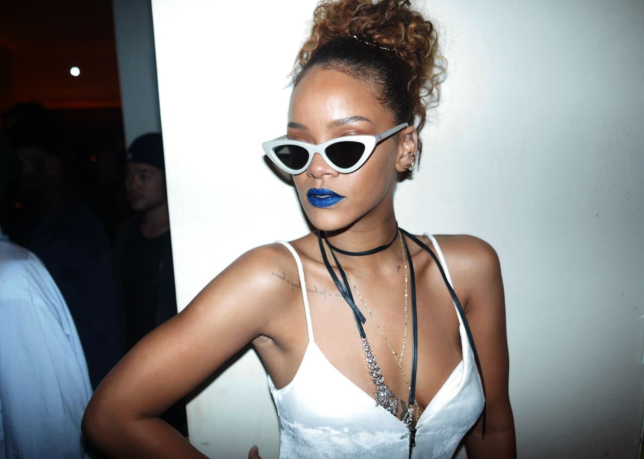 Para la noche tan especial mostró su irresistible escotazo.