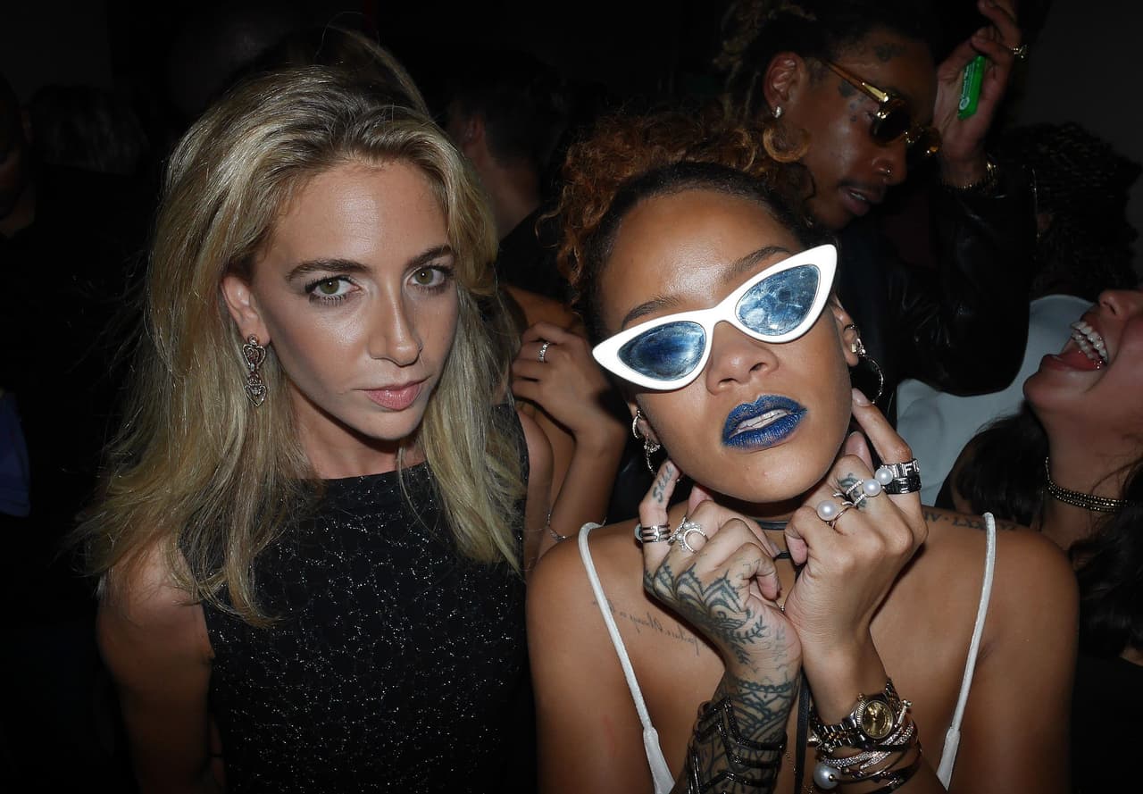 Las amigas nodejaron de posar con ella.