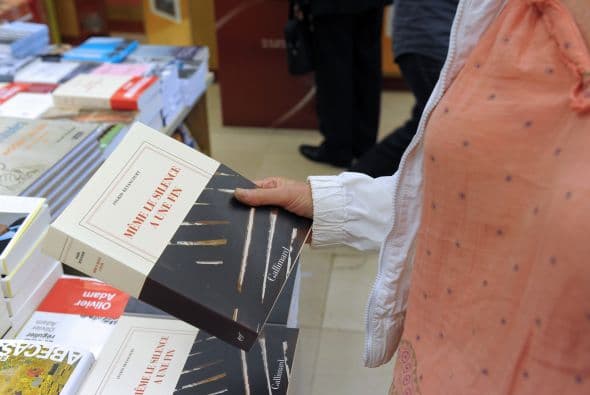 El anuncio de la demanda molestó a muchos colombianos y Betancourt posteriormente retiró la querella.