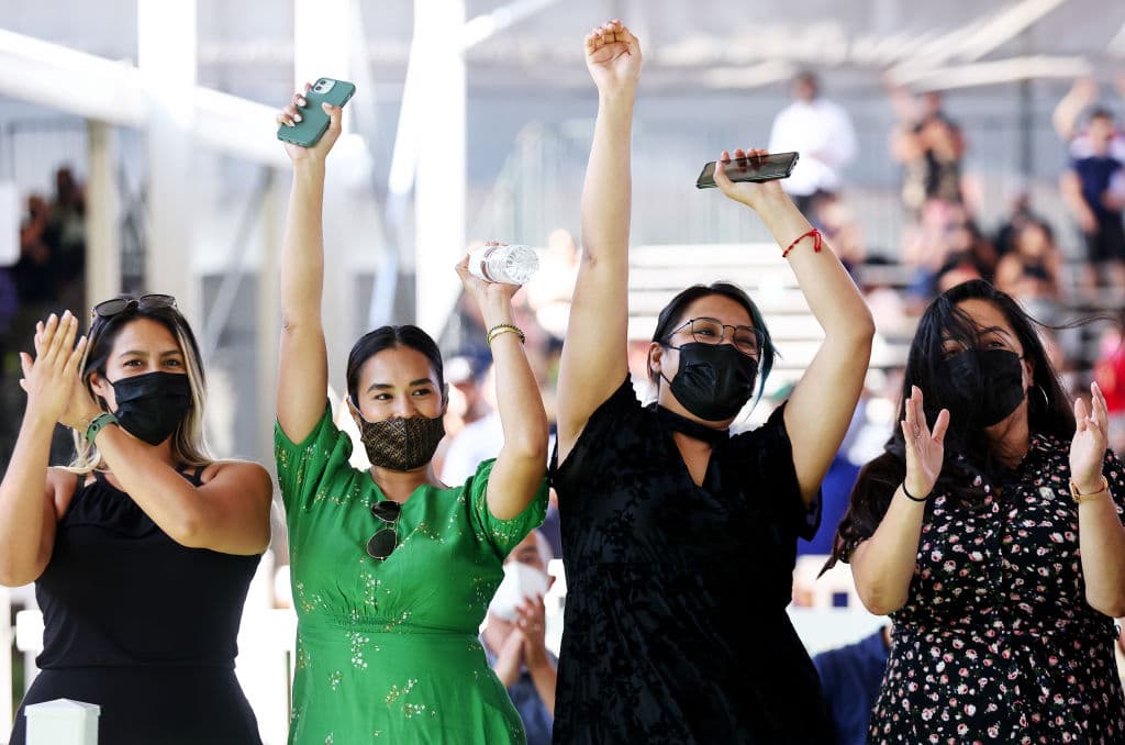 Becas de hasta $100,000 están disponibles para estudiar carreras del futuro: te explicamos cómo aplicar