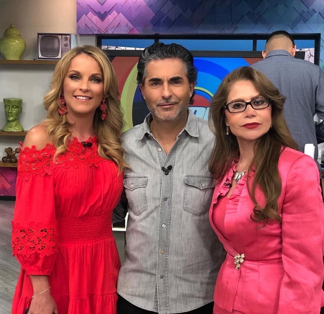 El pasado martes 14 de julio cumplió seis meses de noviazgo con
<b> <a href="https://www.univision.com/famosos/raul-araiza-tiene-un-nuevo-amor-4-meses-despues-de-anunciar-una-pausa-en-su-matrimonio-de-24-anos-fotos" target="_blank">María Amelia Aguilar</a></b> (izquierda).
<br>