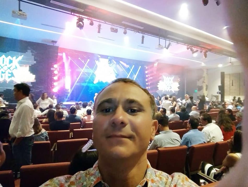 Ahora Luis Mario es actor y realizador de teatro junto con su hermano, el también actor Gerardo Quiroz.