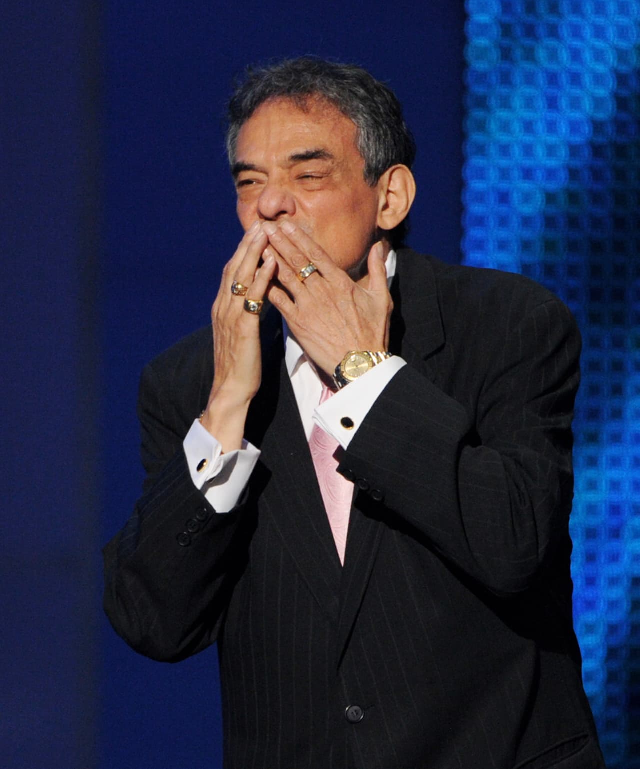 Comentó que el intérprete de 'El triste' no tuvo un papá que lo defendiera y no podía decir a su madre lo que estaba sufriendo debido a que era una mujer sola.