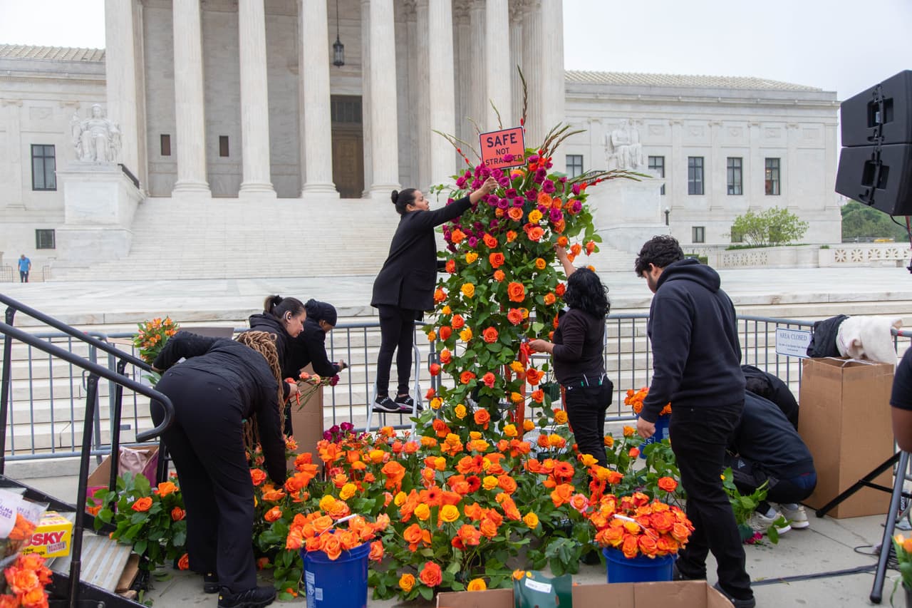 En el interior, mientras, se desarrolló una audiencia del caso Biden vs. Texas, que busca la derogación de los protocolos migratorios de la administración Trump.