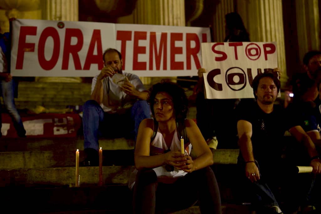 Los partidarios del PT y de la mandataria se esperan el peor escenario en la votación de hoy en el Senado.