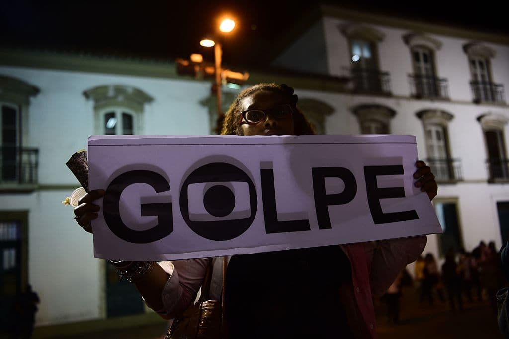 Los seguidores fieles de Rousseff "compran" la tesis oficial de que se trata de un golpe dado desde el parlamento.