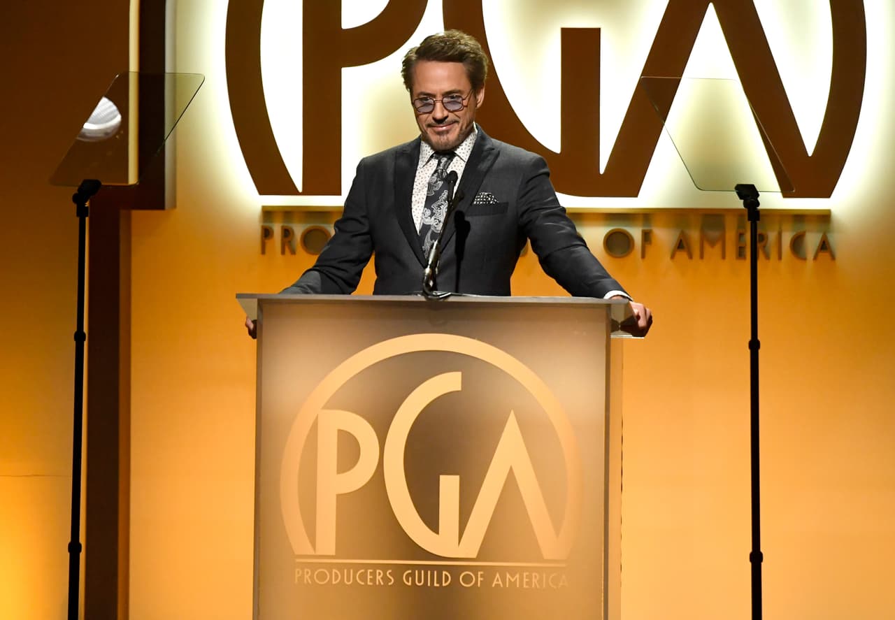 "¿Te gustaría quedarte en la cabaña de Tony Stark? Esta es la icónica propiedad de 'Avengers'", dice la publicación que pone a la renta esta casa por 800 dólares la noche, antes costaba 335 pero después de la película su popularidad incrementó el precio.