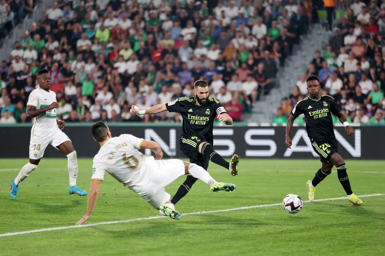 Benzema que ganó el Balón de Oro el pasado lunes anotó un gol en la victoria como visitante de 3-0; Fede Valverde y Marco Asensio hicieron otras anotaciones.