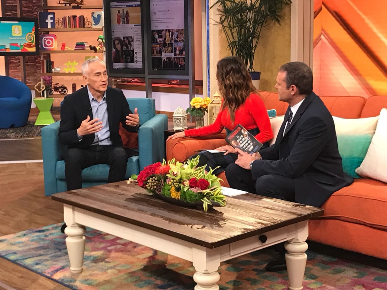 También recordó el día en que fue expulsado de la conferencia de prensa por el entonces candidato presidencial Donald Trump.