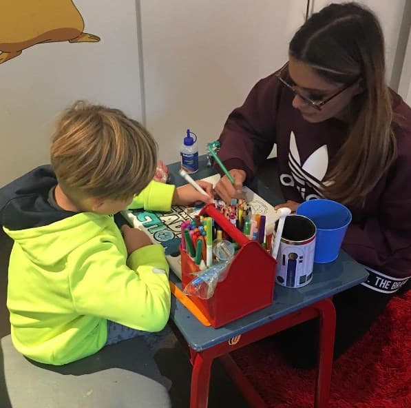 Galilea es una excelente mamá y siempre saca tiempo para hacer la tarea con su adorado Mateo.