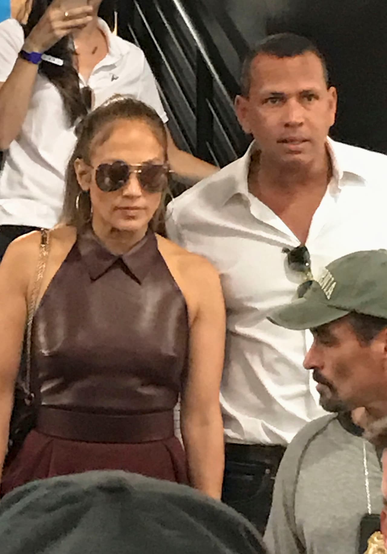 Temprano el domingo, Jennifer López acompañó a su "macho bello" Alex Rodríguez, al encuentro con sus fans.