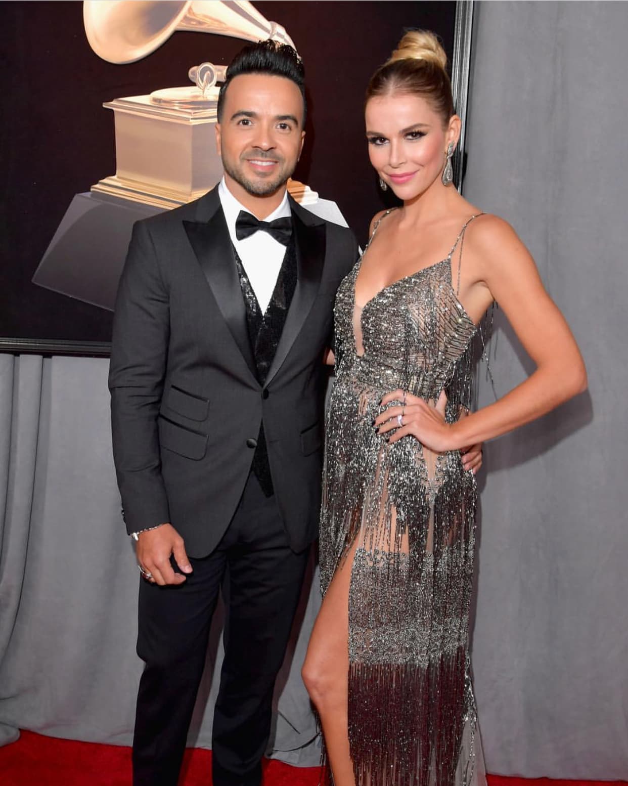 A quién también vimos muy bien acompañado de su bella esposa,
<b>Águeda López</b>.