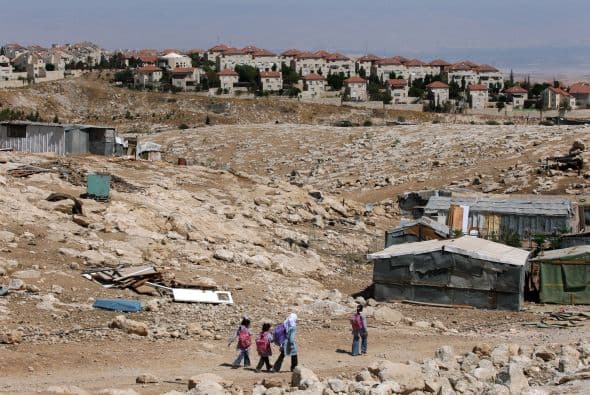 Con la intención de continuar desarrollando un sistema comercial y financiero abierto, basado en reglas establecidas, predecible y no discriminatorio, lidiar en forma integral con la deuda de los países en vías de desarrollo y en cooperación con el sector privado, hacer más accesible los beneficios de las nuevas tecnologías, especialmente las de información y comunicaciones.