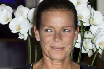 Ahora que tiene 52 años, Estefanía ha sentado por fin cabeza y ya no es tan rebelde como antes, pero no hay que fiarse, en cualquier momento podría volver a dar la nota.