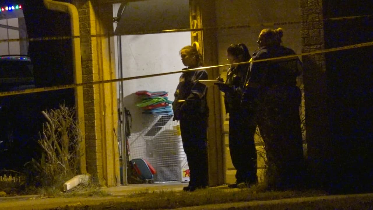 La Policía de Grand Prairie informó que, “temiendo por sus vidas y la vida de la víctima”, 
<b>un oficial disparó su arma e hirió a la mujer armada</b>. A pesar de los esfuerzos por brindarle asistencia, 
<b>la sospechosa falleció en el lugar debido a las heridas sufridas</b>.