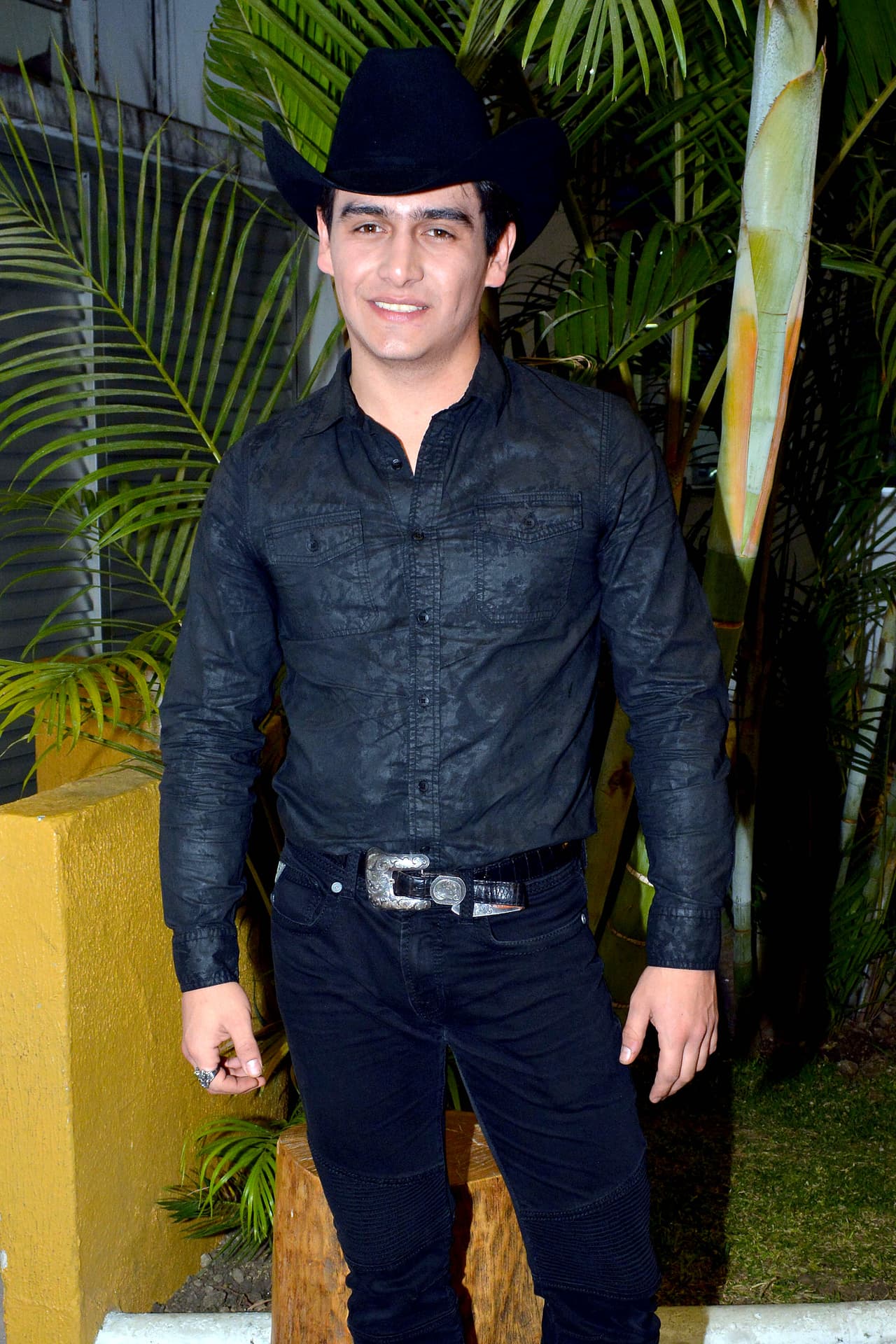 En julio pasado, José Manuel 
<b><a href="https://www.univision.com/shows/despierta-america/el-reencuentro-con-abrazo-entre-jose-manuel-y-julian-figueroa-para-recordar-a-joan-sebastian-a-4-anos-de-su-muerte-video" target="_blank">se reencontró </a></b>con su medio hermano Julian Figueroa (foto) luego de estar distanciados. El encuentro fue durante la develación de una placa que bautizaba con el nombre de su padre a una calle de Taxco, México.