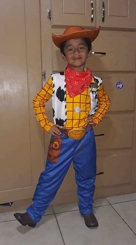 <a href="https://www.facebook.com/enedina.zarate?comment_id=Y29tbWVudDozNzM5NTkxODM2MDY5MTY1XzM3Mzk2ODc3NzYwNTk1NzE%3D">Enedina De Rodriguez:</a> Mi vaquerito Gudy