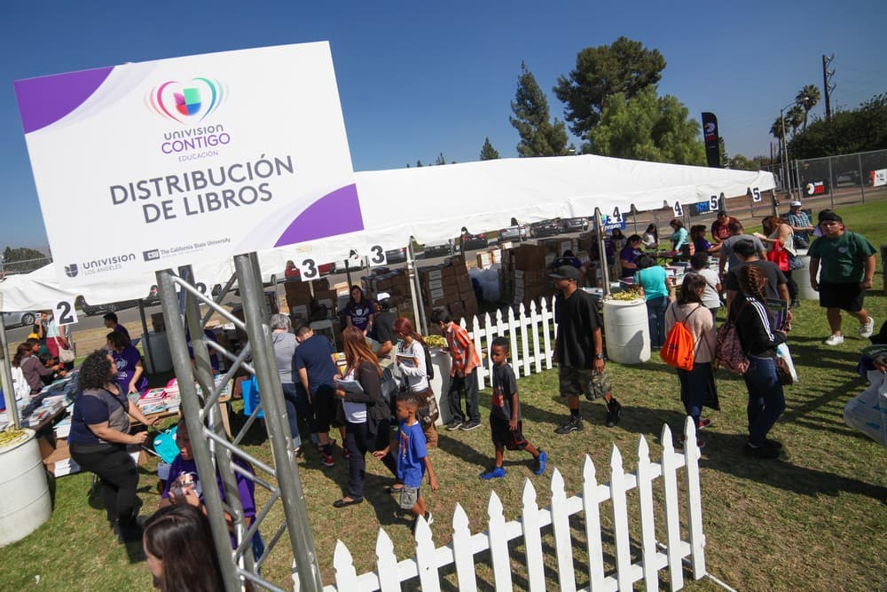 Como todos los años, Univision realizó su ya tradicional Feria de la Educación, el 15 de octubre de 2016, por primera vez en los terrenos de CalState Northridge. Decenas de miles de padres e hijos asistieron al mayor evento educativo de la comunidad hispana estadounidense.