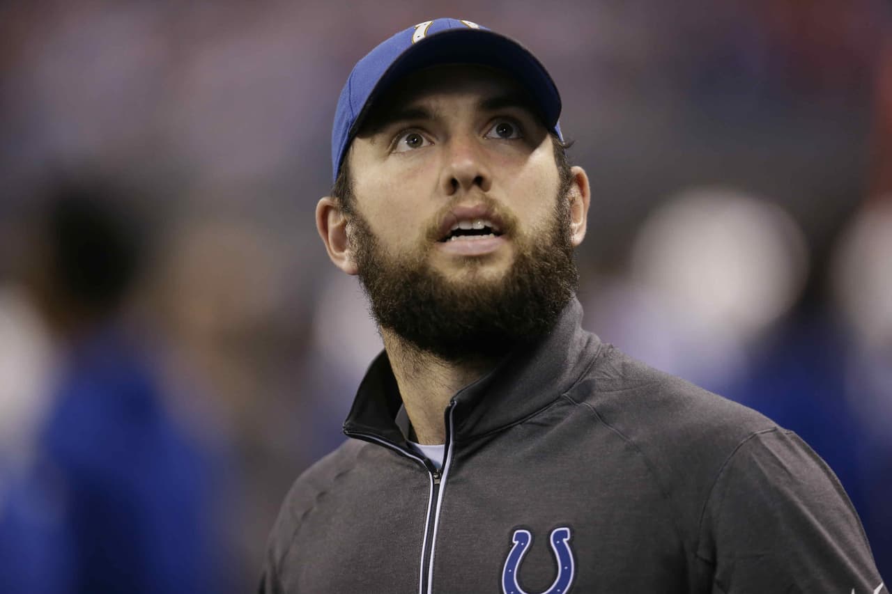 Andrew Luck lanza el balón y no siente dolor, podría regresar antes de lo esperado