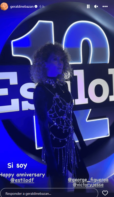 En sus historias de Instagram también publicó fotos y videos en los que muestra sentirse cómoda y feliz con su estilo "afro".