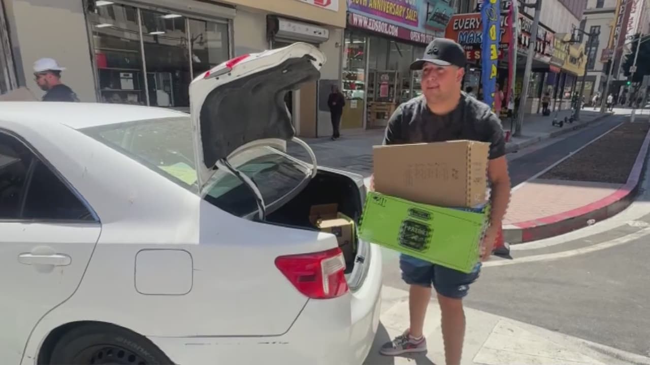 Comunidad y rescatistas de Los Ángeles redoblan su apoyo a Venezuela