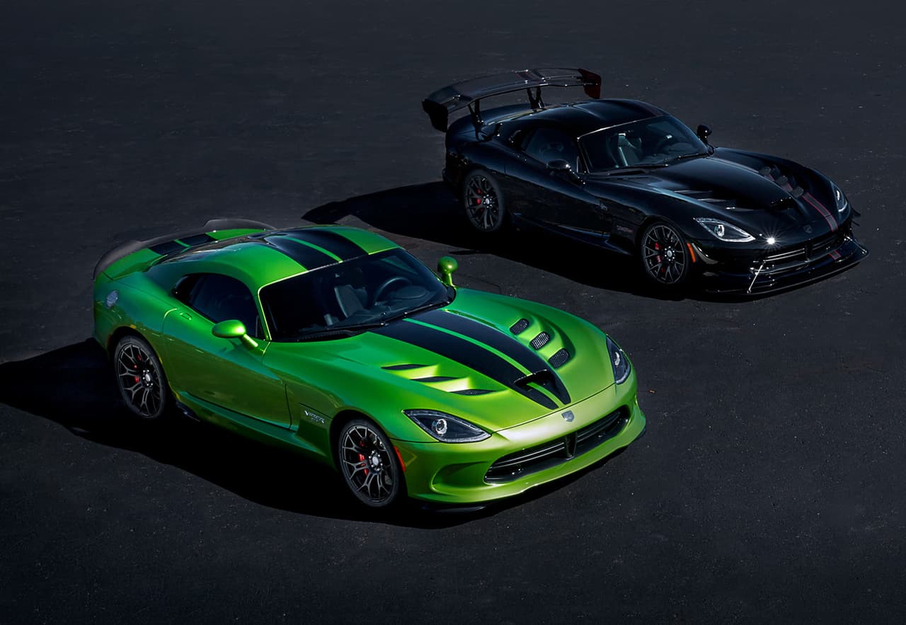 <b>8. <u>Dodge Viper SRT 2017</u>: </b>206 MPH (330 KM/H)
<br>
<b>Aceleración (0-60MPH)-</b> 3.4 segundos
<br>
<b>Motor-</b> V10, 8.4 Lts.
<br>
<b>Potencia-</b> 645 HP, 600 Lb-Pie
<br>
<b>Peso-</b> 3,378 Lbs.
<br>
<b>Precio-</b> $90,390