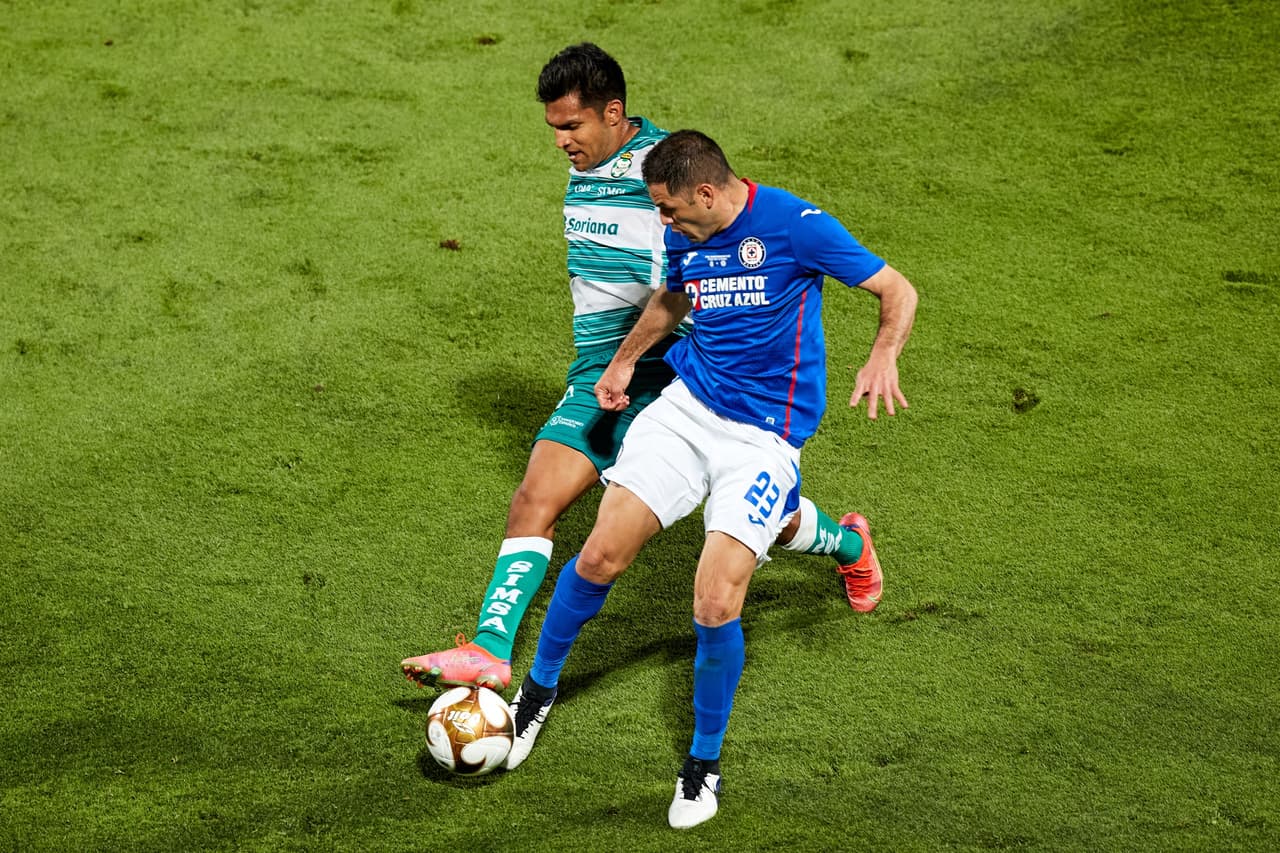 Luis Romo se encarga de darle la ventaja a Cruz Azul luego de vencer 0-1 a Santos en el Estadio Corona.