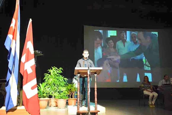 Cuba: Elián González se gradúa de ingeniero y lo dedica a Fidel Castro