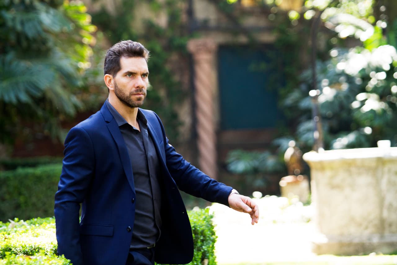 En
<a href="http://www.univision.com/series/la-piloto"><b>'La piloto</b>'</a>,
<a href="http://www.univision.com/series/la-piloto/arap-bethke-es-john-lucio"><b>John</b></a> se marchó de su principal guarida para poner en marcha su plan de venganza contra
<a href="http://www.univision.com/series/la-piloto/livia-brito-es-yolanda-en-la-piloto"><b>Yolanda</b></a>.