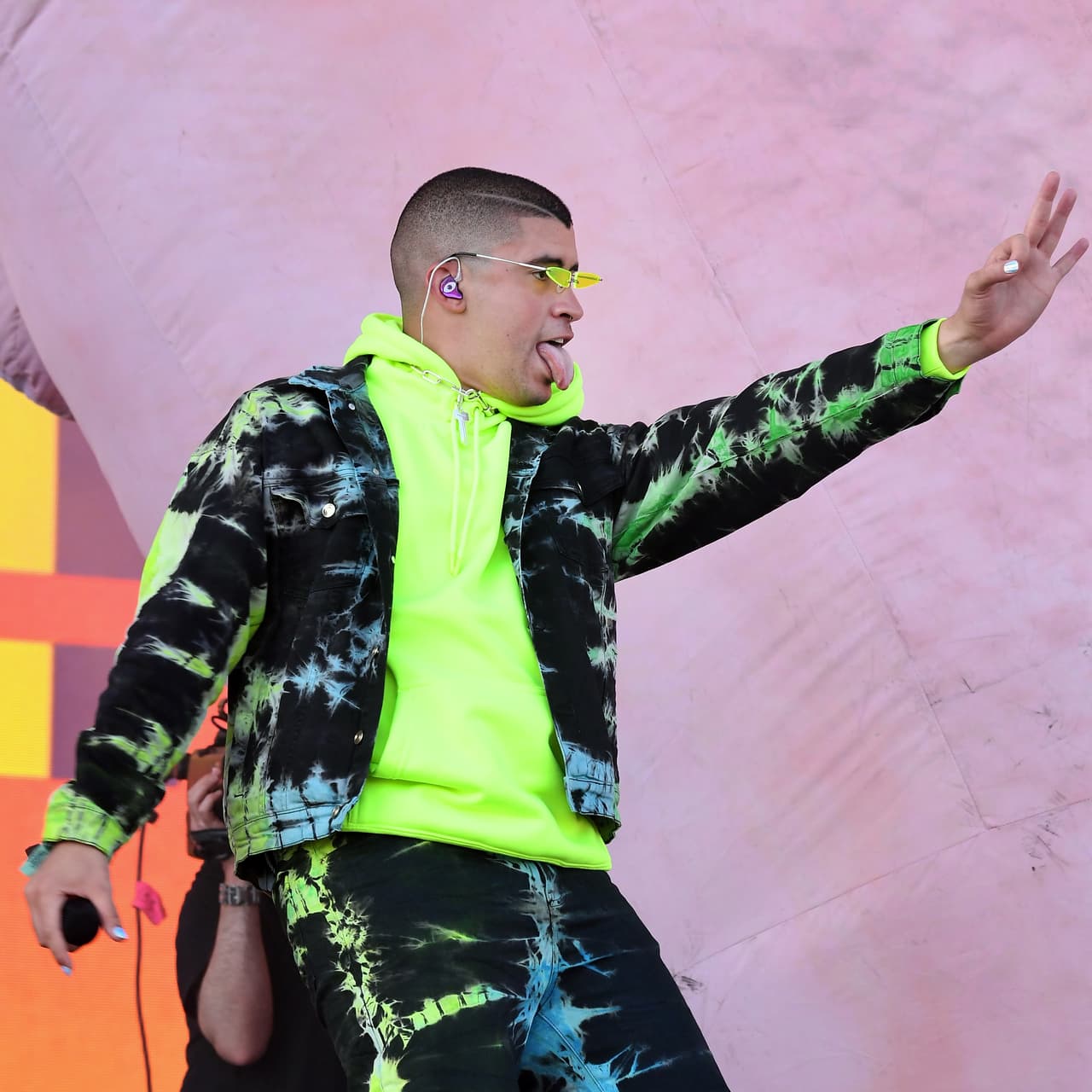 Los Premios Juventud se entregarán el próximo 18 de julio. Algunas de las ternas en las que Bad Bunny está nominado son: La canción que no puedes dejar de cantar (Can´t Get Enough Of Thid Song) por el tema 'Mía', interpretado junto a Drake, así como Cantautor que está Hot! (Singer+Songwriter+Composer).