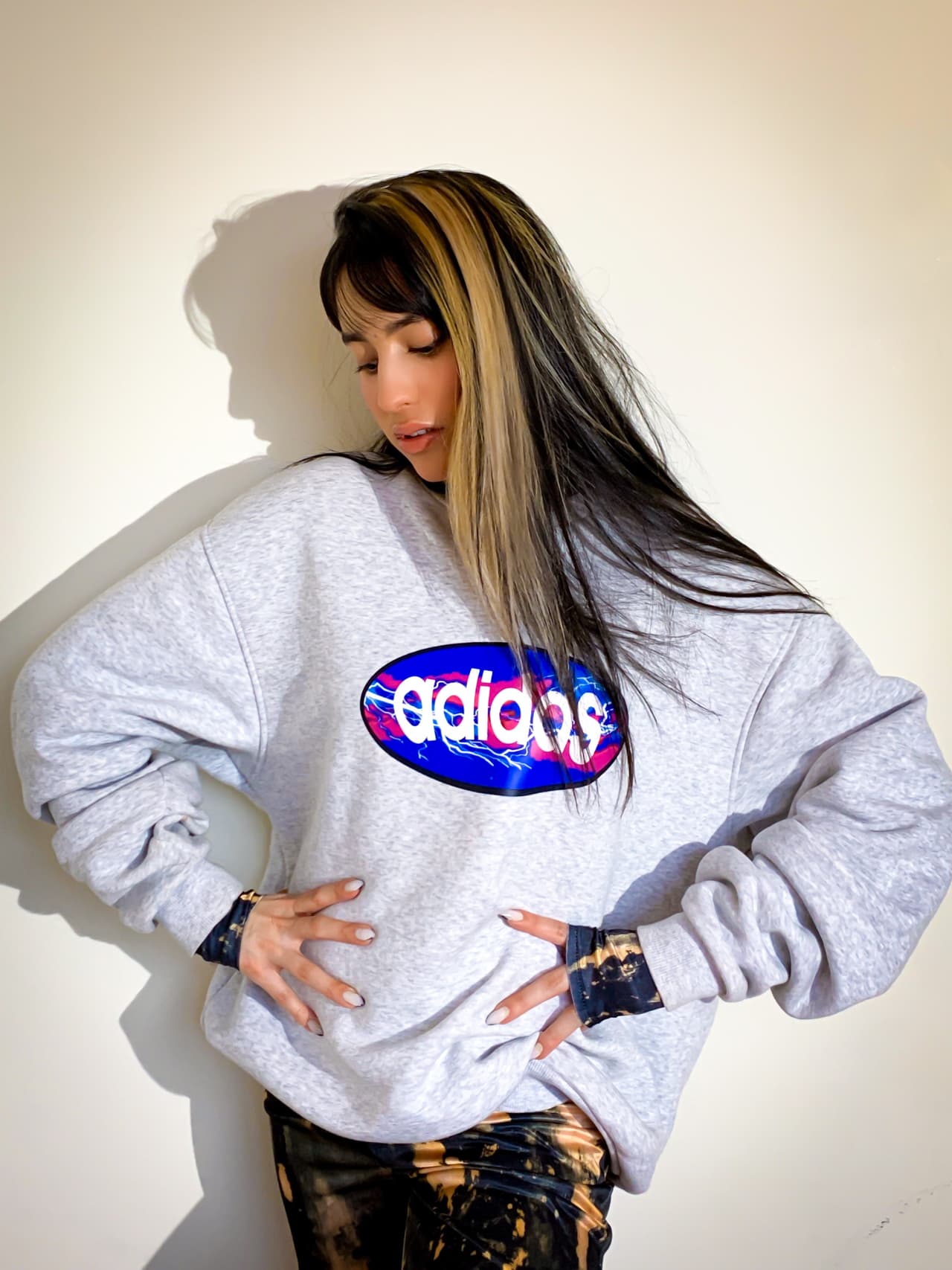 El primer tema de 
<b>Las Villa</b> fue “Nadita”, seguido por ‘Animal’, las cuales sirvieron como una sólida carta de presentación de las hermanas frente al género urbano. 
<br>