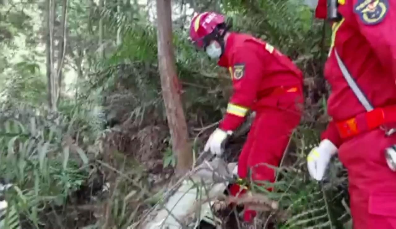 Un avión con más de 130 personas a bordo se estrella en el suroeste de China
