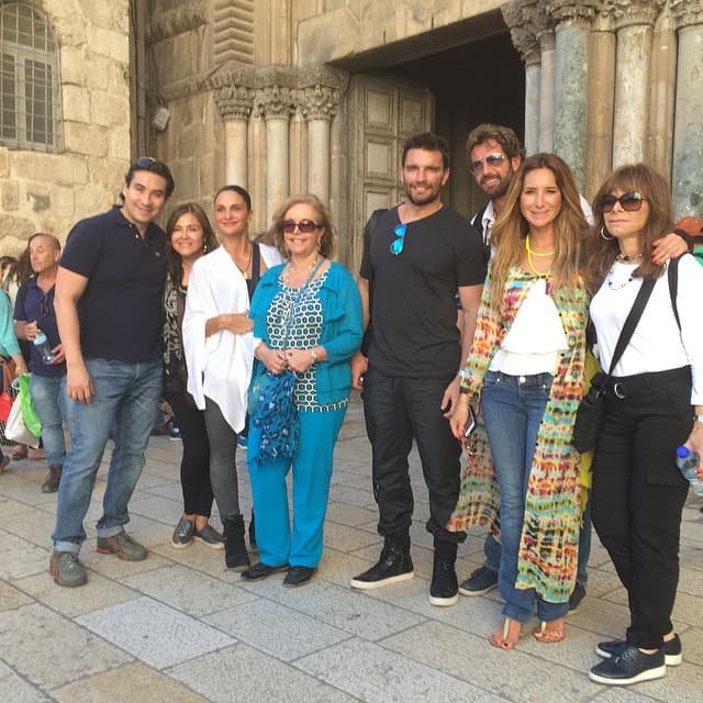 Ese mismo día, los famosos visitaron la iglesia del Santo Sepulcro donde, de acuerdo a los Evangelios, se llevó a cabo la crucifixión, muerte y resurreción del Jesucristo.