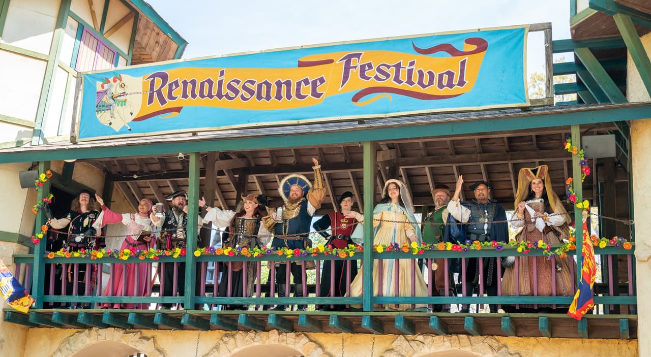 <b>Evento</b>: Georgia Renaissance Festival
<br>
<b>Fechas</b>: Hasta el 2 de junio
<br>
<b>Lugar</b>: Georgia Renaissance Festival Fairgrounds. 6655 Virlyn B Smith Rd. Fairburn, GA. 30213
<br>
<b>Sitio web</b>: 
<a href="https://www.garenfest.com/?discoveratlanta">https://www.garenfest.com/?discoveratlanta</a> 
<br>
<br>El Georgia Renaissance Festival es un festival interactivo de arte que se lleva a cabo cada primavera y combina teatro, entretenimiento, artesanías y comida única.