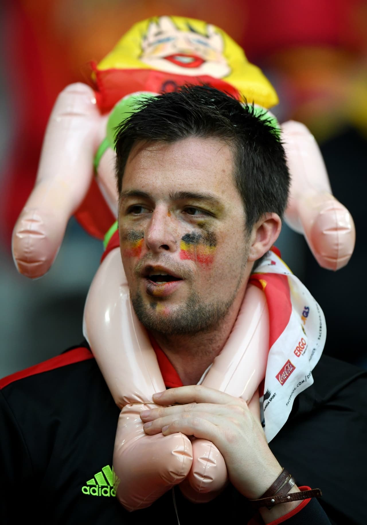 Los fans de Bélgica y Gales desbordaron la pasión en el Estadio de Lille durante los cuartos de final de la Eurocopa. Checa la vibra que lanzaron a sus equipos.
