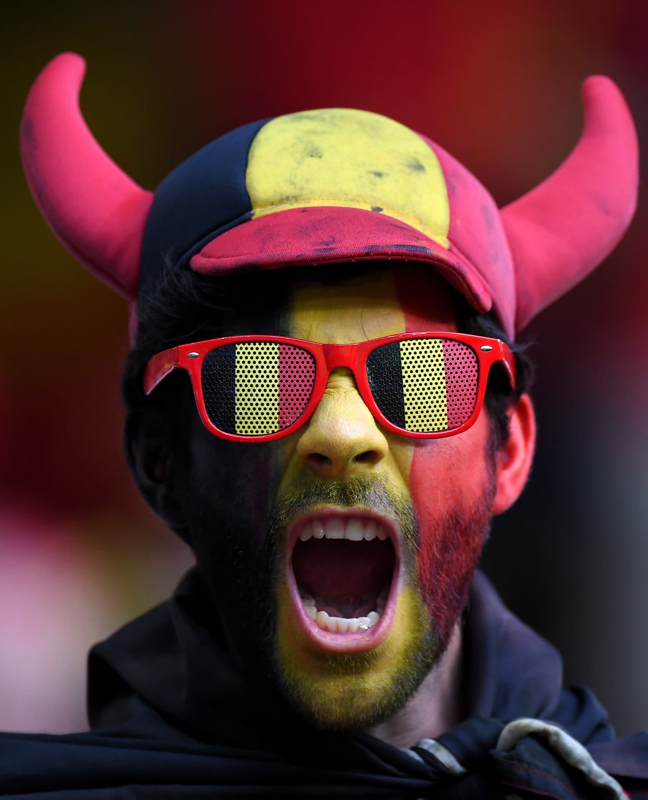 Los fans de Bélgica y Gales desbordaron la pasión en el Estadio de Lille durante los cuartos de final de la Eurocopa. Checa la vibra que lanzaron a sus equipos.