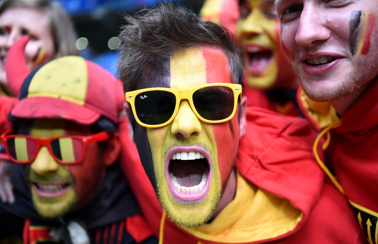 Los fans de Bélgica y Gales desbordaron la pasión en el Estadio de Lille durante los cuartos de final de la Eurocopa. Checa la vibra que lanzaron a sus equipos.