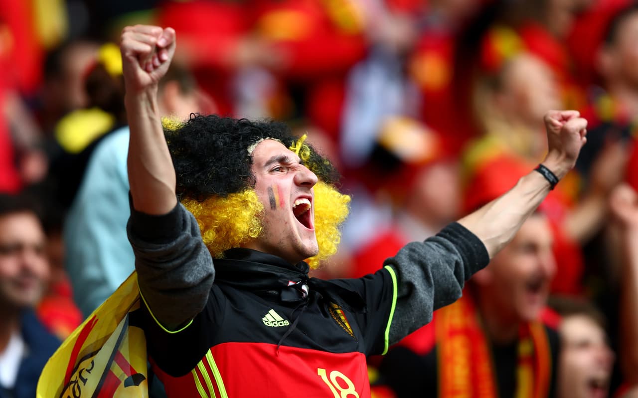 Los fans de Bélgica y Gales desbordaron la pasión en el Estadio de Lille durante los cuartos de final de la Eurocopa. Checa la vibra que lanzaron a sus equipos.