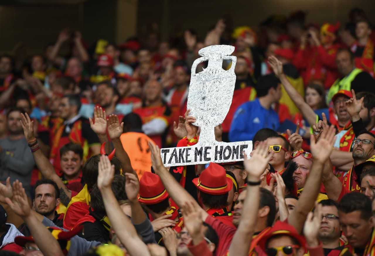 Los fans de Bélgica y Gales desbordaron la pasión en el Estadio de Lille durante los cuartos de final de la Eurocopa. Checa la vibra que lanzaron a sus equipos.