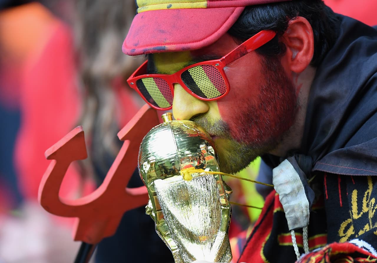 Los fans de Bélgica y Gales desbordaron la pasión en el Estadio de Lille durante los cuartos de final de la Eurocopa. Checa la vibra que lanzaron a sus equipos.