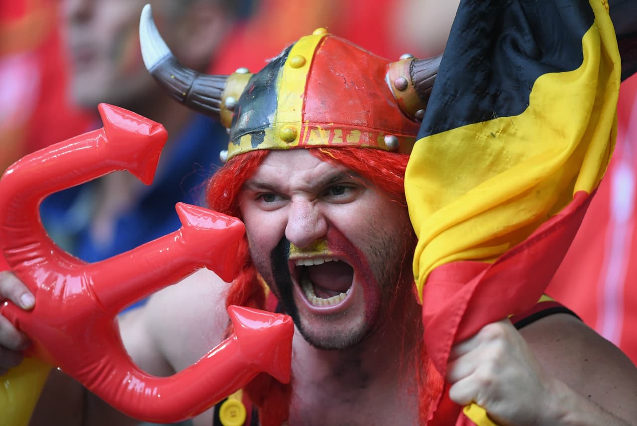 Los fans de Bélgica y Gales desbordaron la pasión en el Estadio de Lille durante los cuartos de final de la Eurocopa. Checa la vibra que lanzaron a sus equipos.