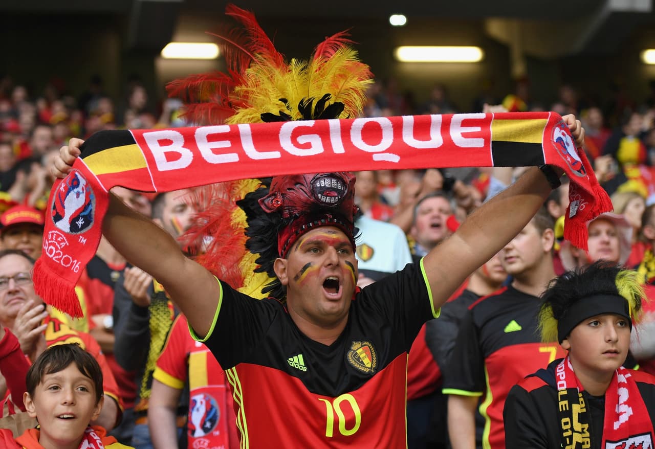 Los fans de Bélgica y Gales desbordaron la pasión en el Estadio de Lille durante los cuartos de final de la Eurocopa. Checa la vibra que lanzaron a sus equipos.