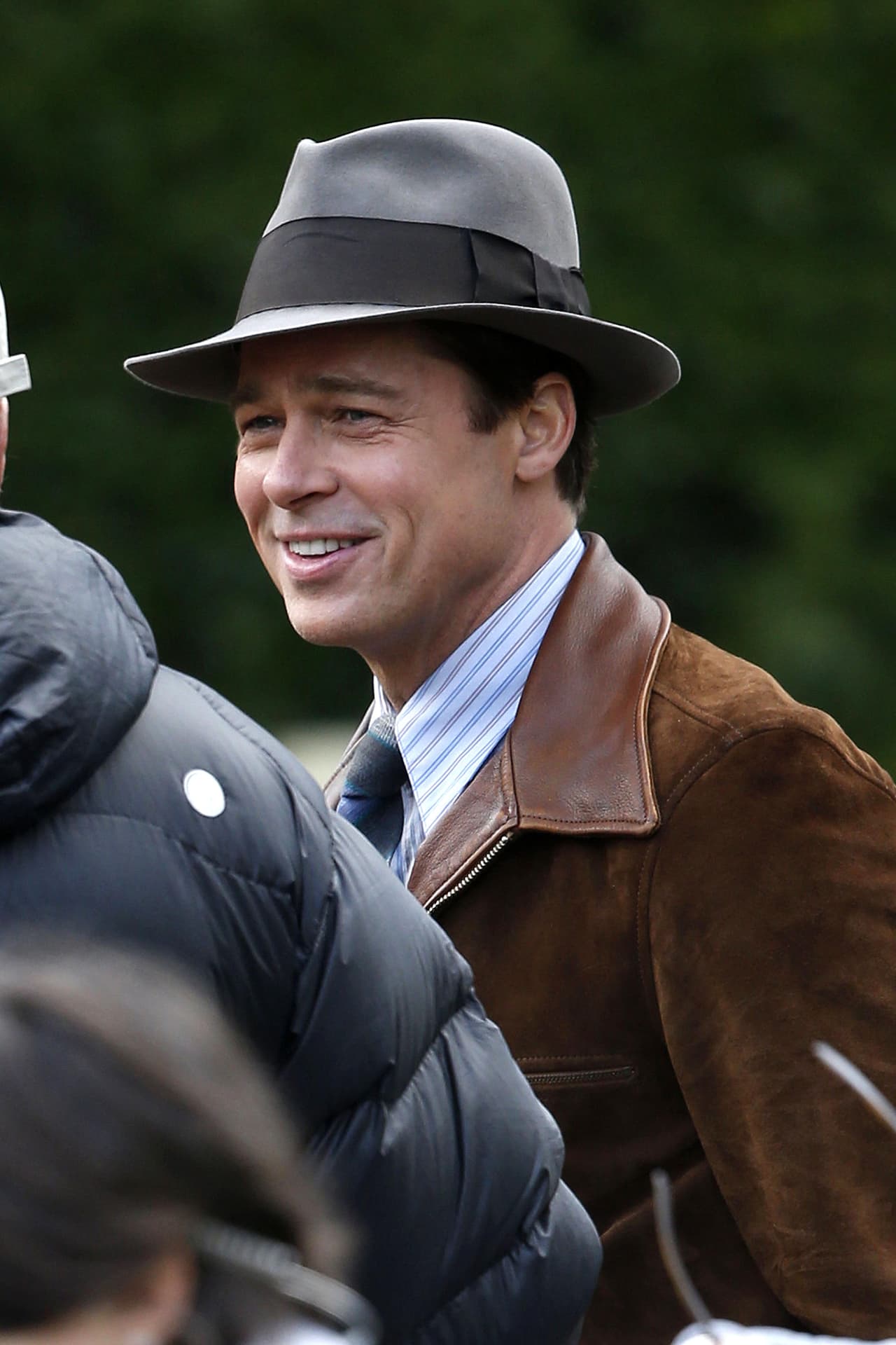 Dicen que el divorcio de Brad Pitt y Angelina Jolie fue provocado por una tercera persona, no por "diferencias irreconciliables" como lo argumenta Angelina en la demanda de divorcio.