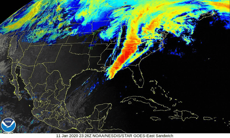 Mientras que 
<b><a href="https://www.univision.com/local/atlanta-wuvg/decenas-de-condados-de-georgia-bajo-vigilancia-de-tornado-este-sabado" target="_blank">una línea de tormentas avanza con fuertes lluvias y vientos por el área metropolitana de Atlanta</a></b>, las autoridades han emitido una nueva vigilancia de tornado que durará hasta la medianoche de este sábado. La nueva alerta del 
<b><a href="https://www.weather.gov/ffc/" target="_blank">Servicio Nacional Meteorológico (NWS)</a></b>, que no es una advertencia, ahora incluye a varios condados del oeste de Georgia y jurisdicciones de Carolina del Sur y Carolina del Norte.