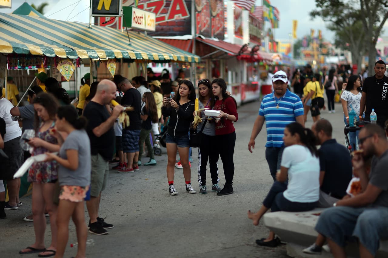 Los organizadores han tomado medidas de precaución adicionales
<a href="https://www.univision.com/local/miami-wltv/edicion-digital-miami/ultiman-detalles-de-la-feria-de-la-juventud-y-toman-medidas-adicionales-ante-amenaza-del-coronavirus-video">en torno al coronavirus</a> y el temor a que haya una posible propagación de este virus.
<br>
