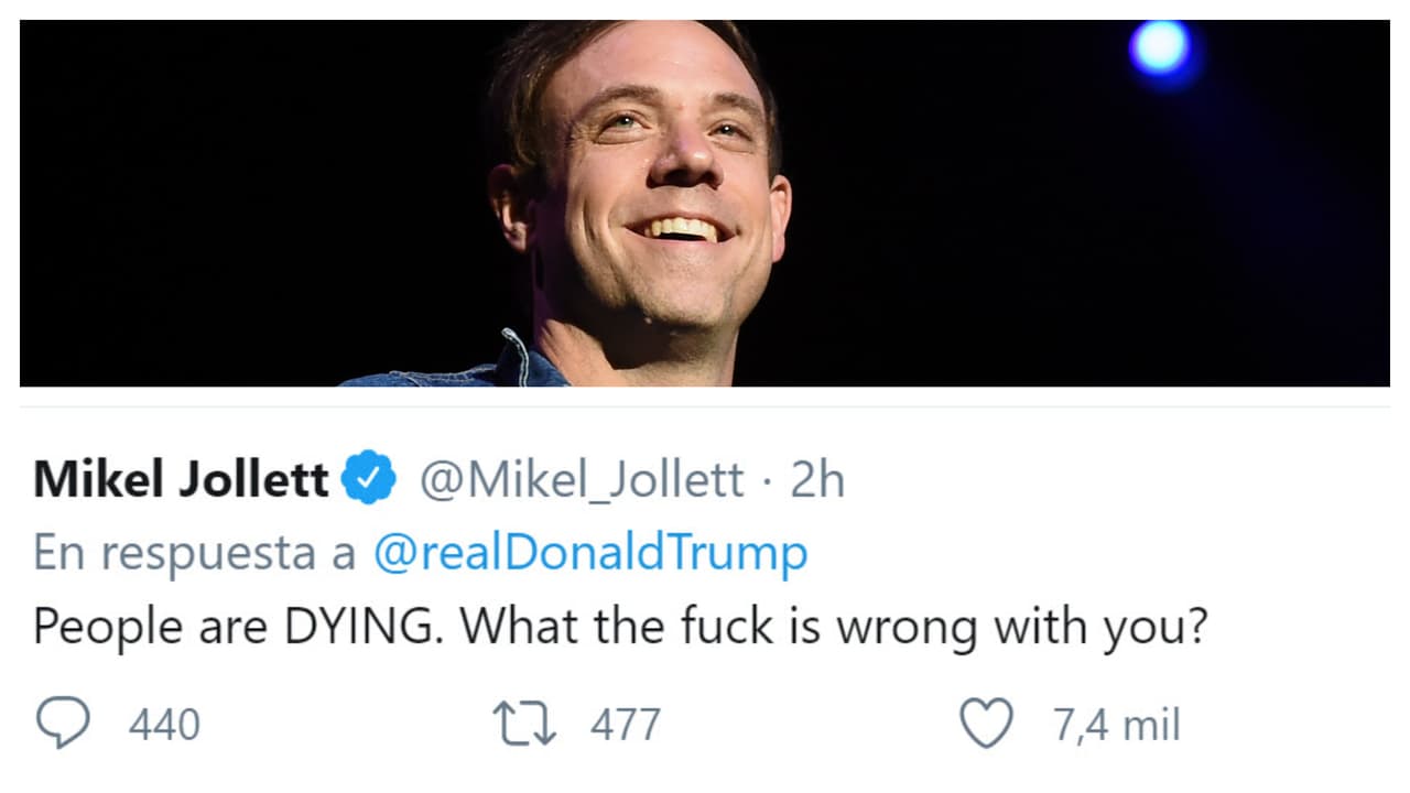 El cantante de la banda 'indie' Airborne Toxic Event, 
<b><a href="https://twitter.com/Mikel_Jollett" target="_blank">Mikel Jollet</a></b>, también arremetió en contra del mandatario: "La gente está muriendo.
<b> ¿Qué carajos te pasa?</b>". 
<br>